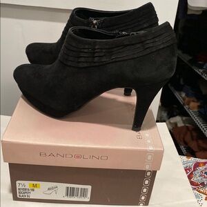 Bandolino Black suede booties  Size 7.5
